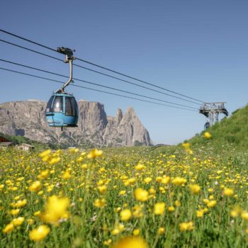 By cable car to the Alpe di Siusi